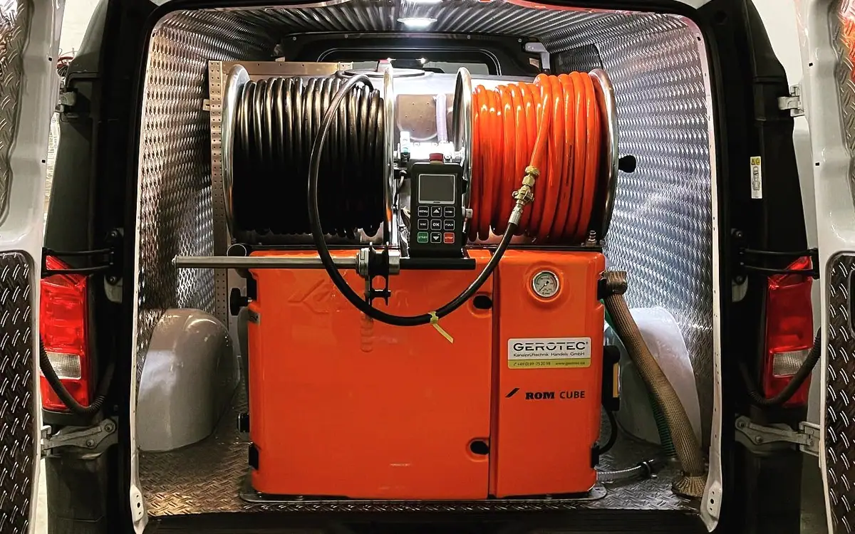 Fahrzeug des Partnerbetriebs P&N Kanaltechnik mit eingebautem Hochdruck-Spülmodul